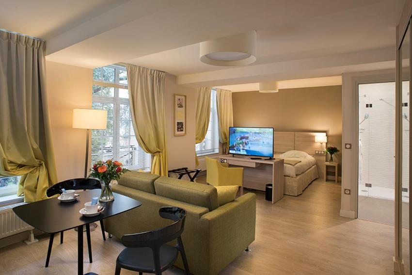 Domitys - Le Carillon D'Or Aparthotel Maubeuge Exterior photo
